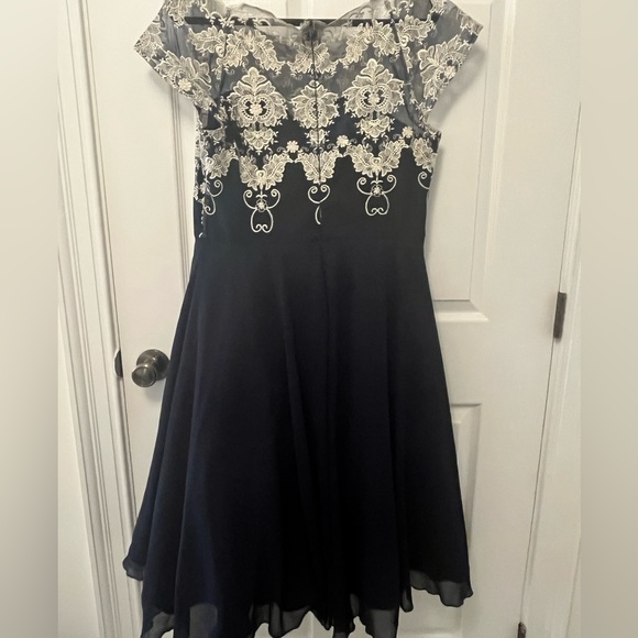 ✨ Chi Chi London Chiffon Embroidered Navy Midi Dress - Picture 8 of 11